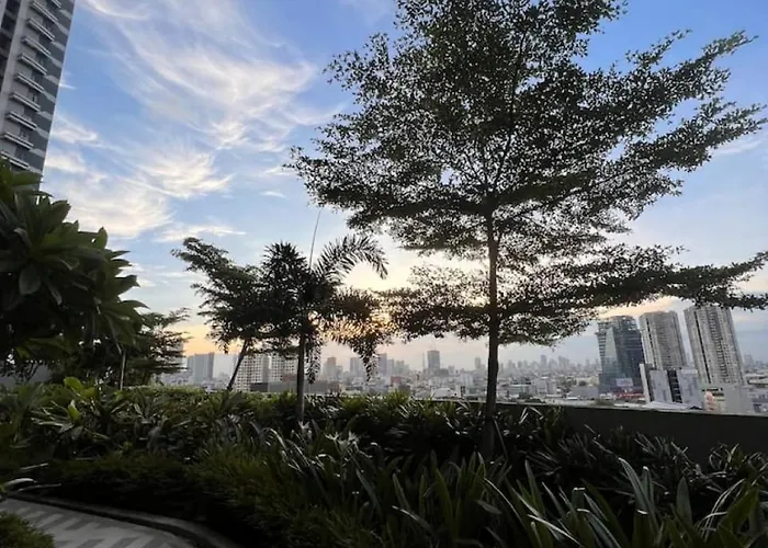 Comfort Staycation 1br Air Residences Makati 4*